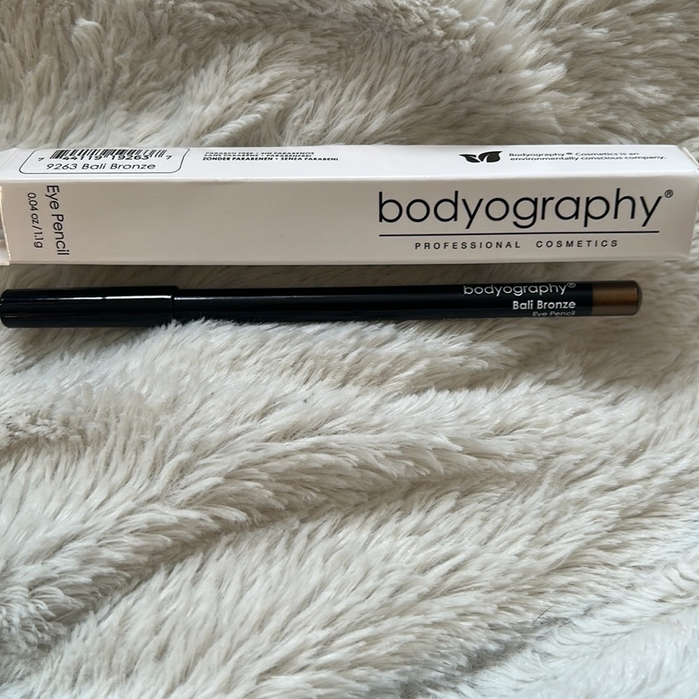 Bodyography 
Eye Pencil - Bali Bronze 
1.1 g / 0.04 oz